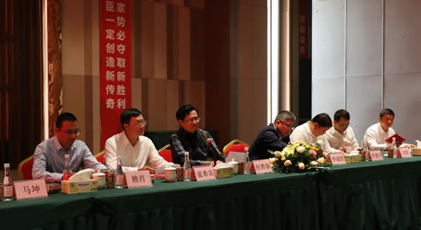 南康区委书记何善锦一行莅临A家总部参观指导工作
