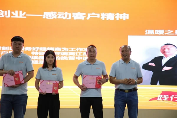 法狮龙客厅吊顶A股上市一周年 | 践行再创业，走向新高度！